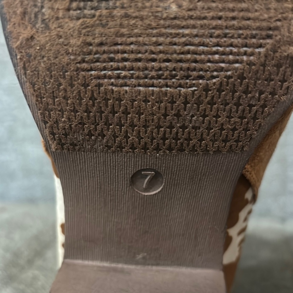 Pierre Dumas Brown and White Ankle Booties with Suede Finish - Picture 5 of 7